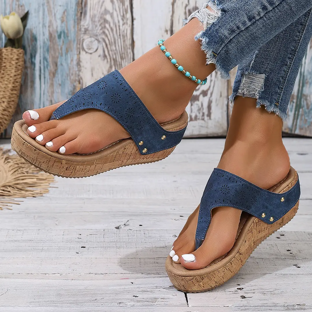 Clip Toe Platform Bottom plus size European and American Women's Flip Flops for Outer Wear 2024 Summer New Breathable Thick Bottom Wedge Sandals — feature 1