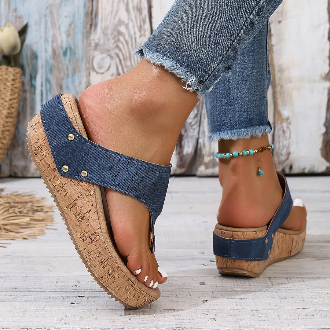 Clip Toe Platform Bottom plus size European and American Women's Flip Flops for Outer Wear 2024 Summer New Breathable Thick Bottom Wedge Sandals — feature 2