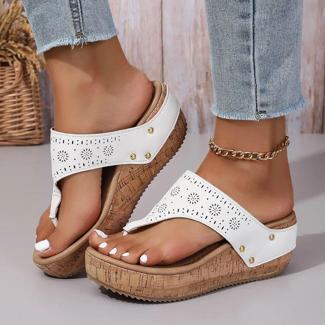 Clip Toe Platform Bottom plus size European and American Women's Flip Flops for Outer Wear 2024 Summer New Breathable Thick Bottom Wedge Sandals - Image 3