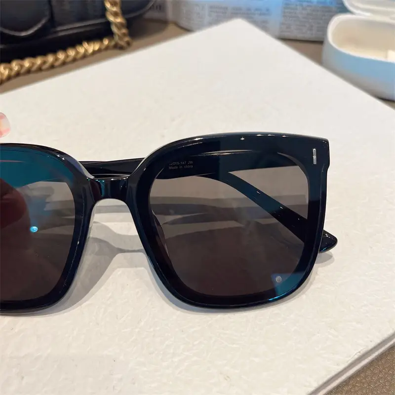 Black Polarized Sunglasses with Anti-UV Lenses - Image 4