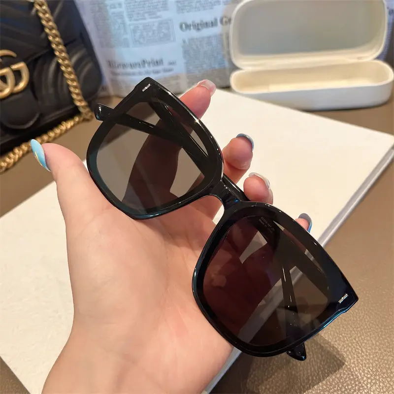 Black Polarized Sunglasses with Anti-UV Lenses — feature 6