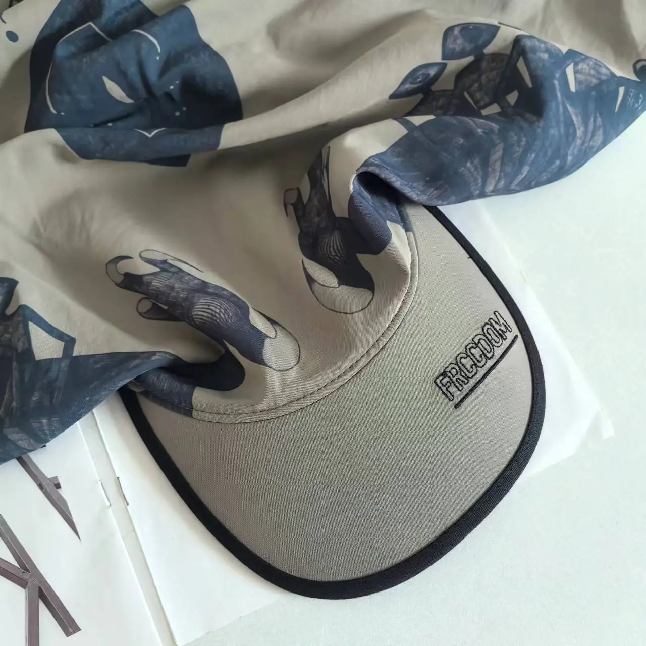 Kids Korean Letter Sun Hat with Printed Strap — feature 3