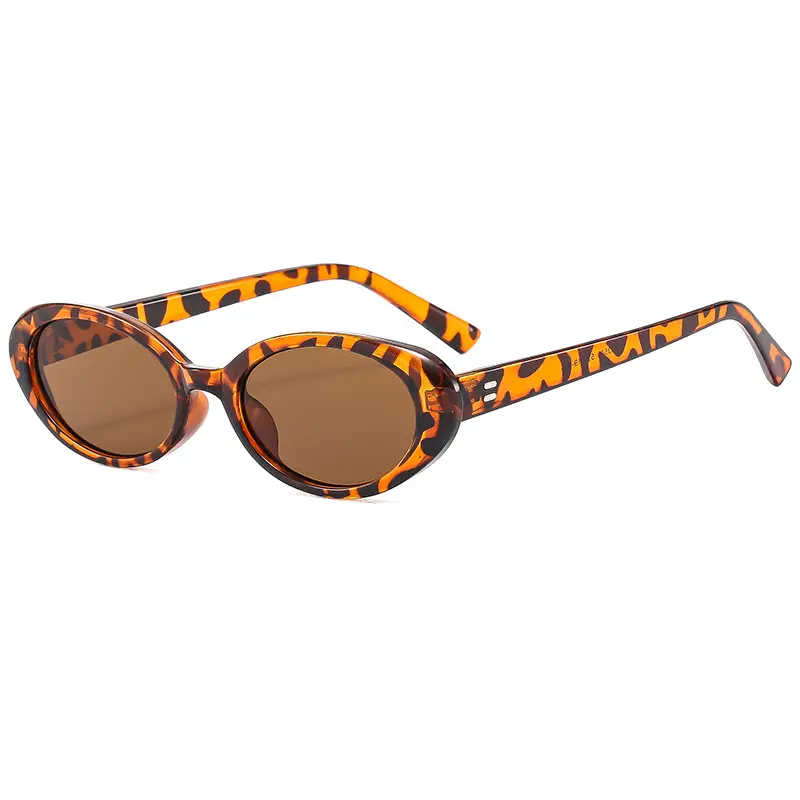 Green Retro Oval Sunglasses for Women - Image 14