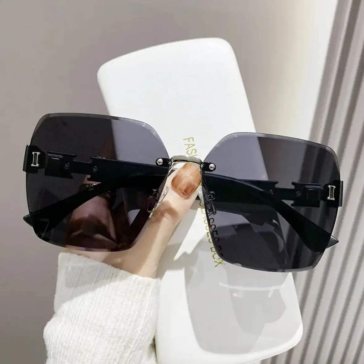 Women's High-End Rimless Sunglasses Anti-UV Driving Sunshade - Image 3