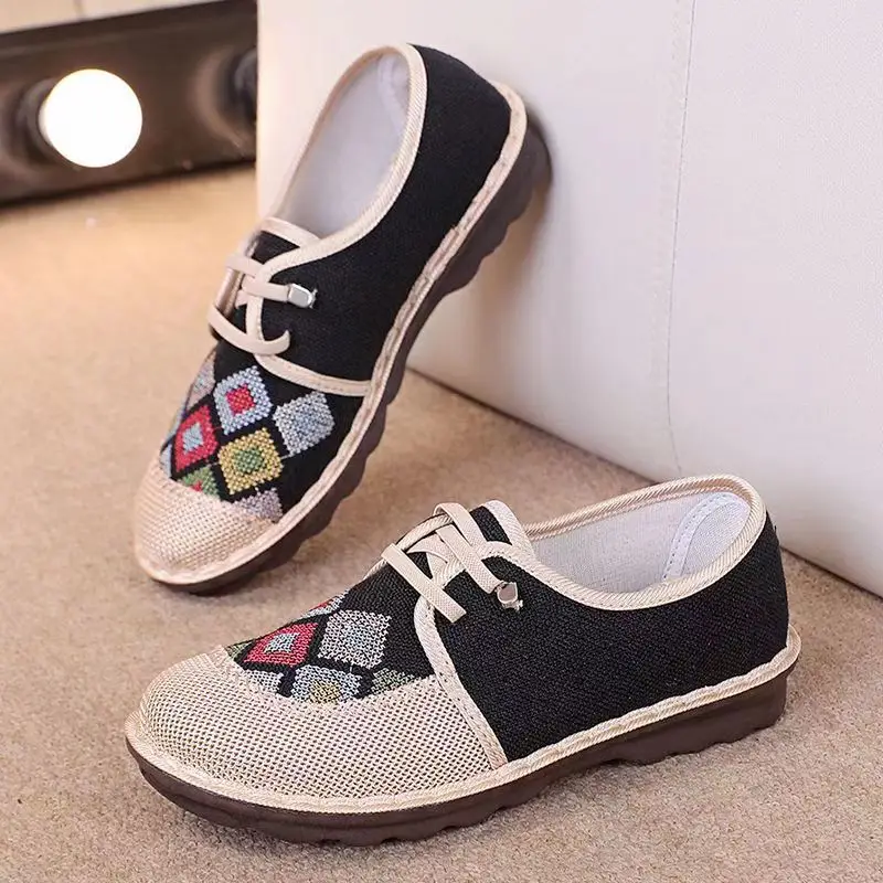 Old Beijing Embroidered Cloth Shoes for Women, Non-Slip Soft Sole Shoes for Middle-Aged and Elderly Mothers, Flat Shoes, Comfortable for Middle-Aged and Elderly People - Image 7