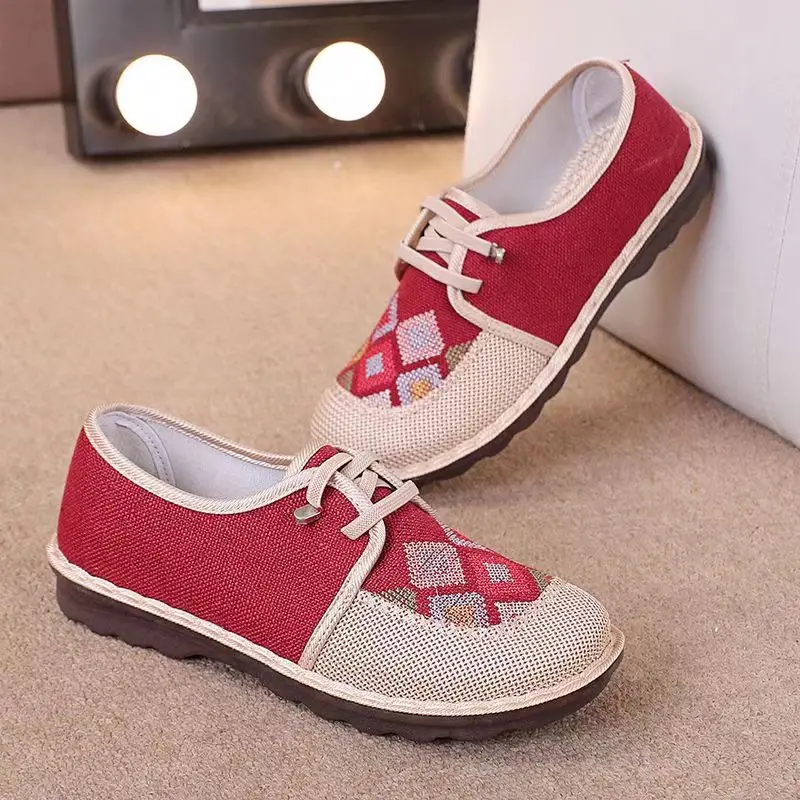 Old Beijing Embroidered Cloth Shoes for Women, Non-Slip Soft Sole Shoes for Middle-Aged and Elderly Mothers, Flat Shoes, Comfortable for Middle-Aged and Elderly People - Image 2