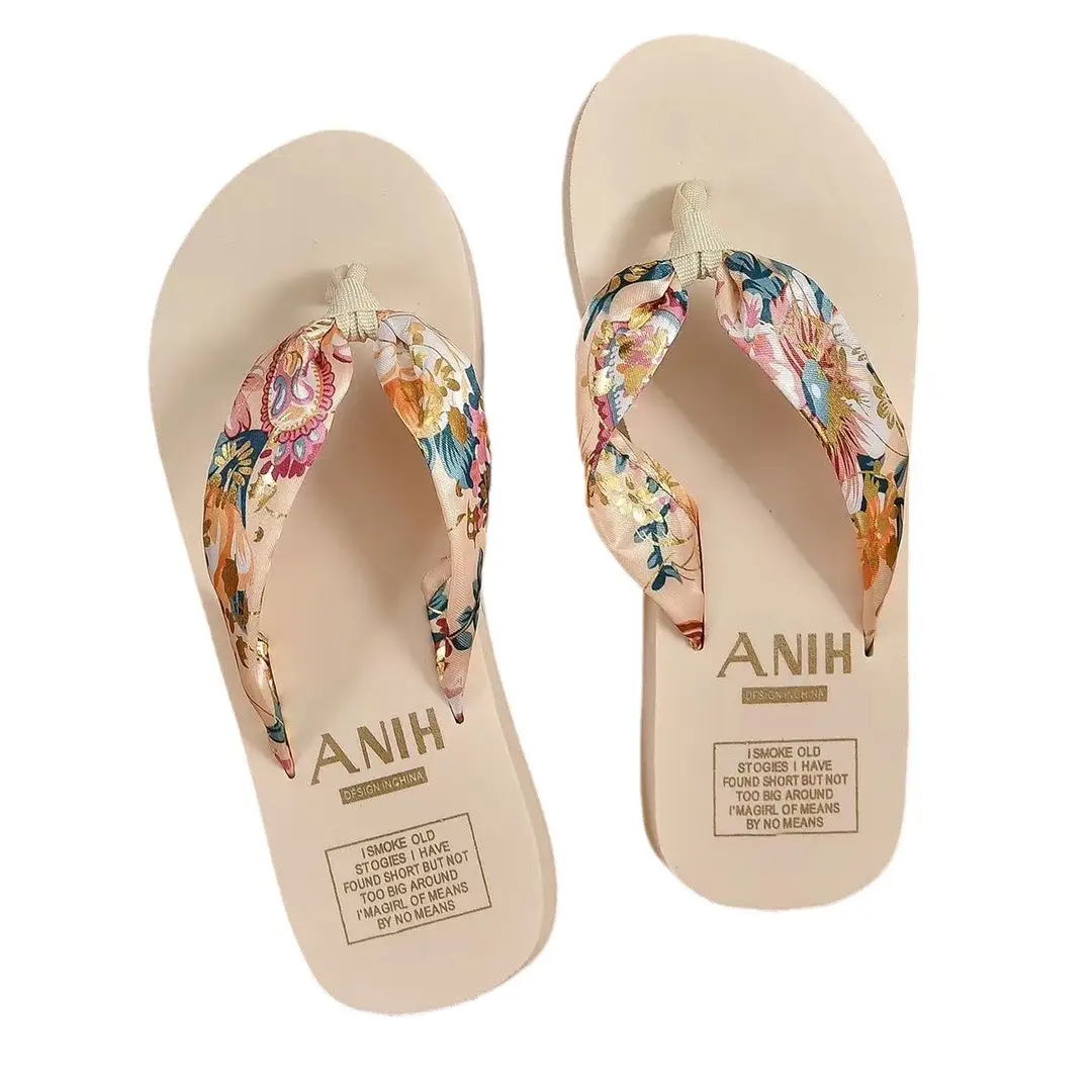 2026 Summer New European and American Style Casual Thick-Soled Flip-Flops for Women, Lightweight Beach Flat Slippers for Outdoor Wear - Image 7