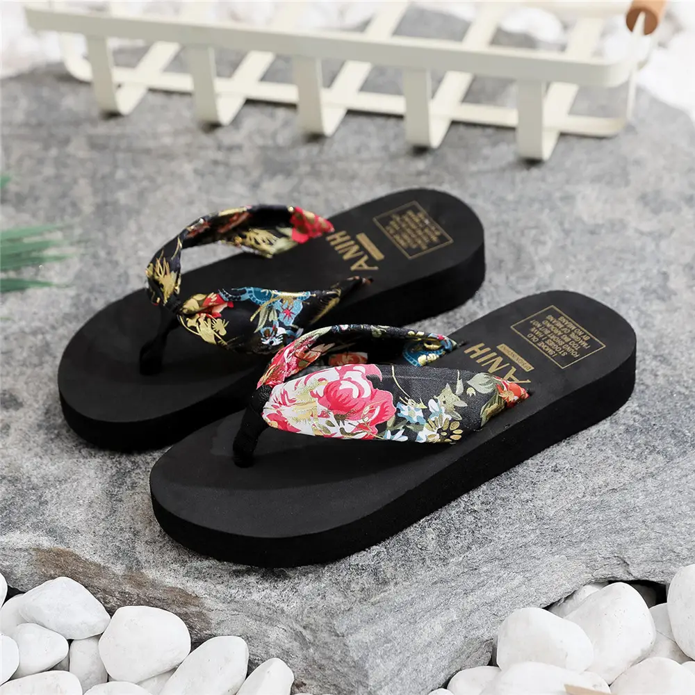 2026 Summer New European and American Style Casual Thick-Soled Flip-Flops for Women, Lightweight Beach Flat Slippers for Outdoor Wear - Image 2