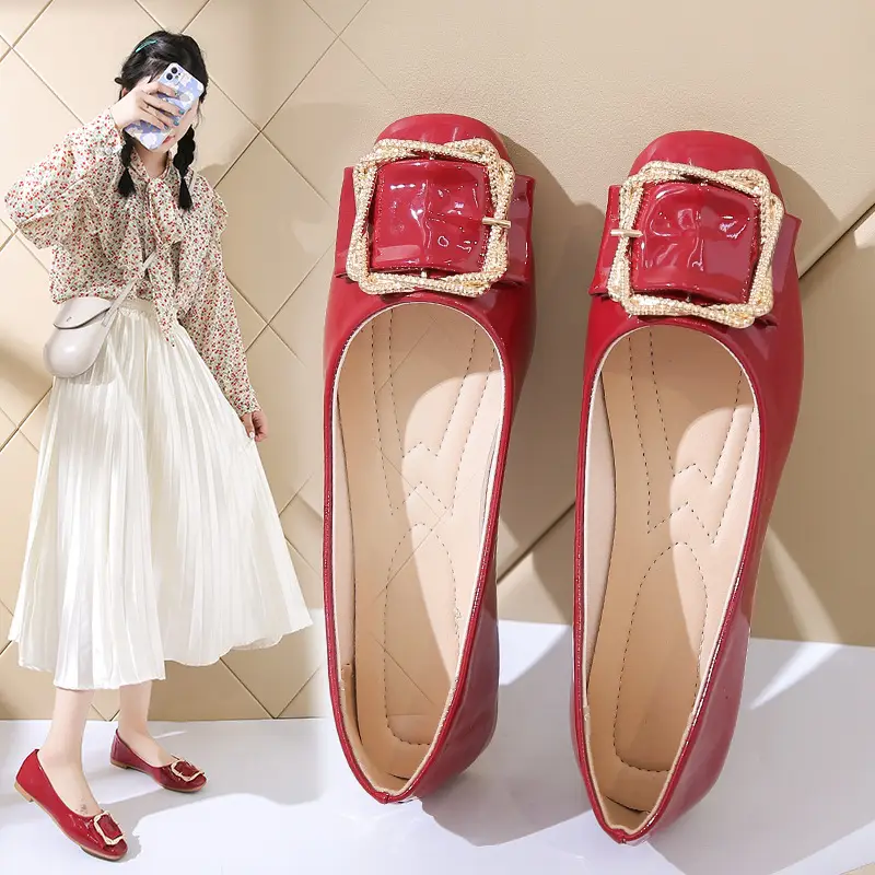 High Heels Women's 2025 New Patent Leather Square Toe Soft Sole Low Heel Beanie Shoes Shallow Mouth Fashion Versatile Thick Heel Flats - Image 2