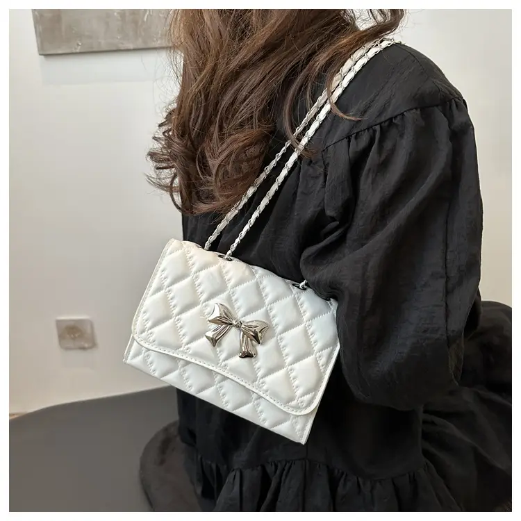 Black Women's Chain Bow Shoulder Bag 2024 — feature 10