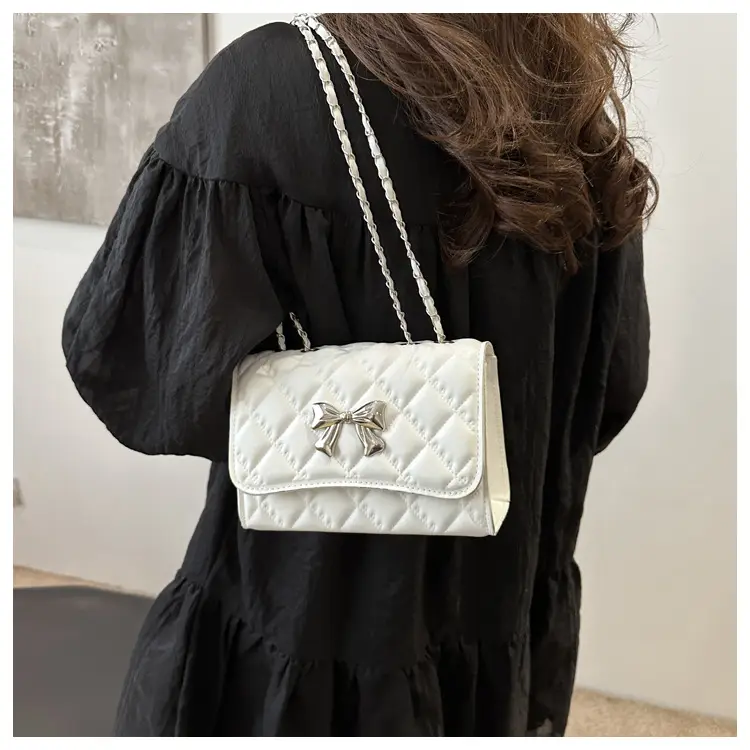 Black Women's Chain Bow Shoulder Bag 2024 — feature 11