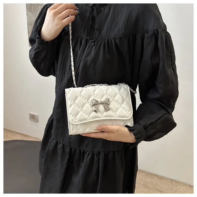 Black Women's Chain Bow Shoulder Bag 2024 — feature 12