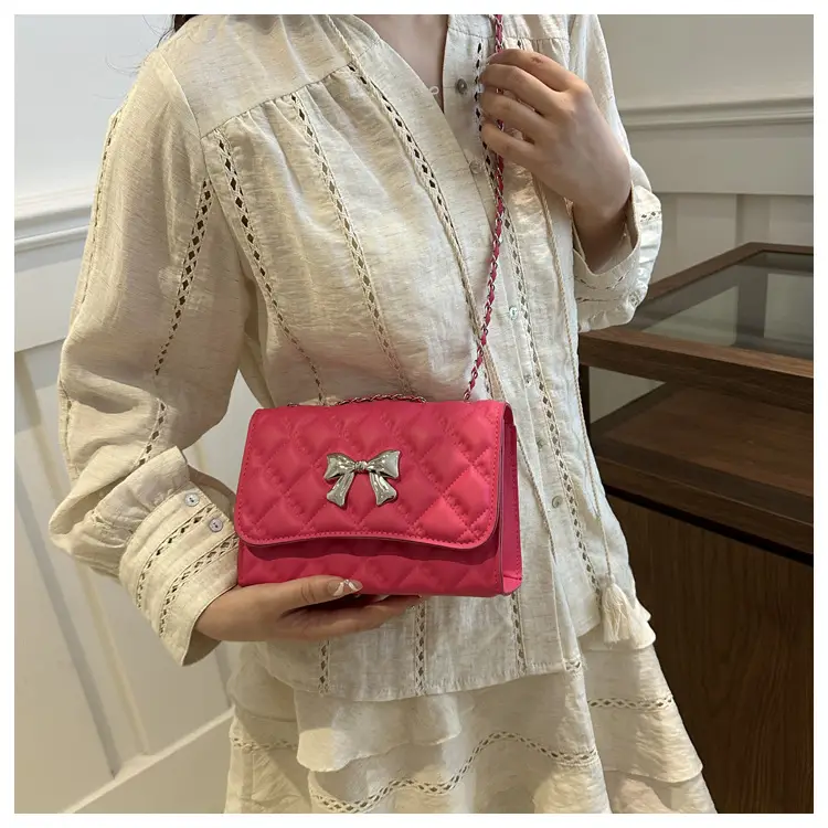 Black Women's Chain Bow Shoulder Bag 2024 — feature 13
