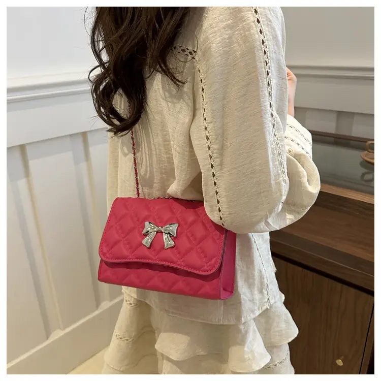 Black Women's Chain Bow Shoulder Bag 2024 — feature 14