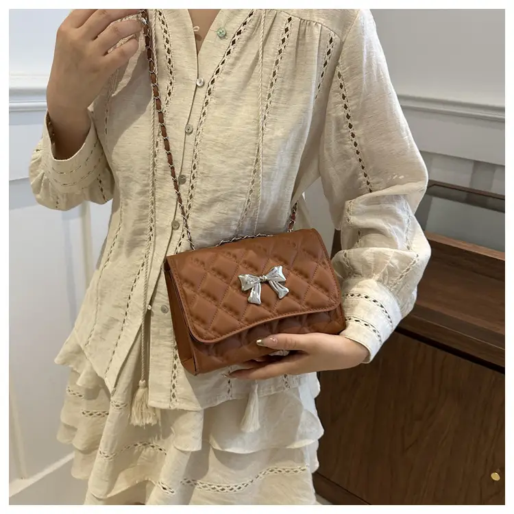 Black Women's Chain Bow Shoulder Bag 2024 — feature 16