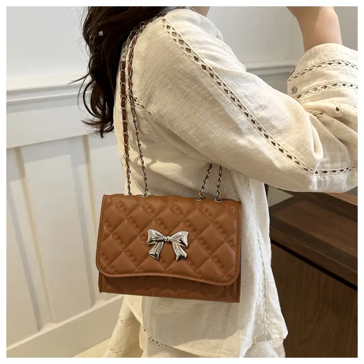 Black Women's Chain Bow Shoulder Bag 2024 — feature 17