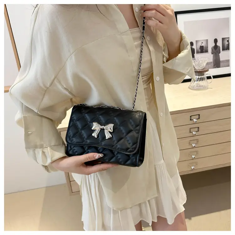 Black Women's Chain Bow Shoulder Bag 2024 — feature 19