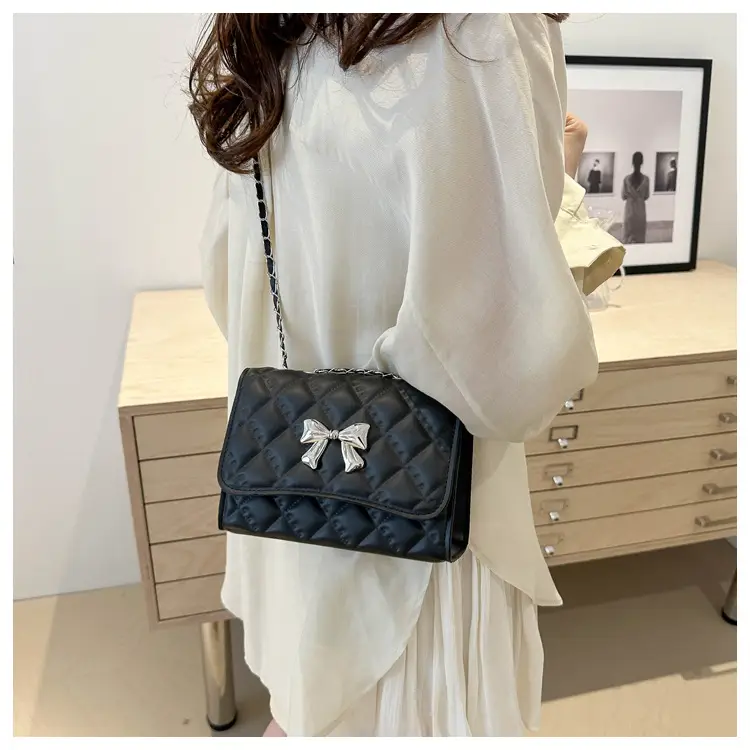 Black Women's Chain Bow Shoulder Bag 2024 — feature 20