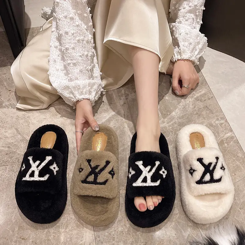 Trendy Thick-Soled Furry Slippers for Women, Suitable for Outdoor Wear, New Fashion Comfortable Letter-Patterned Cotton Slippers for Women, Autumn and Winter 2025