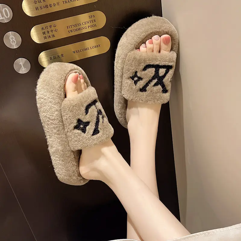 Trendy Thick-Soled Furry Slippers for Women, Suitable for Outdoor Wear, New Fashion Comfortable Letter-Patterned Cotton Slippers for Women, Autumn and Winter 2025