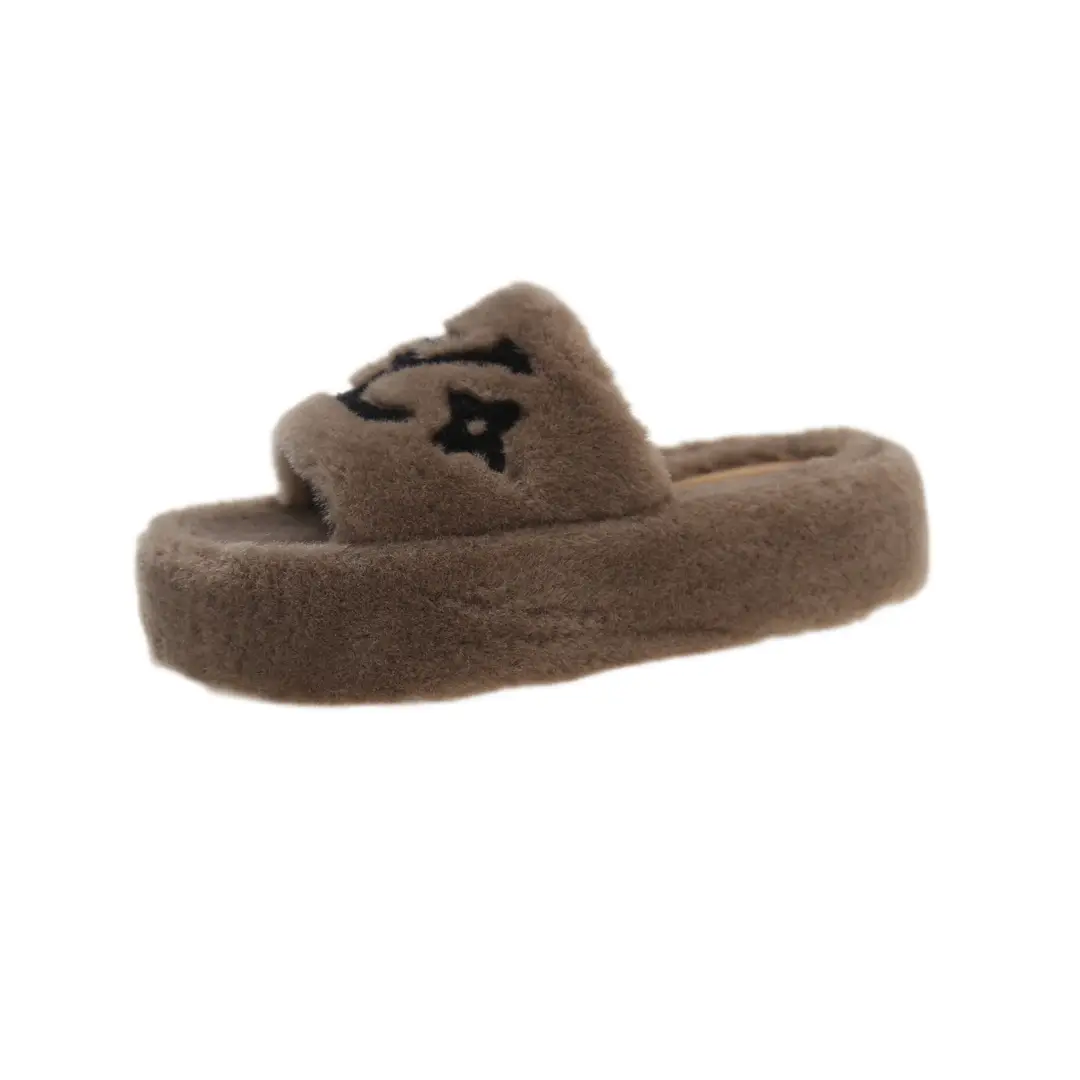 Trendy Thick-Soled Furry Slippers for Women, Suitable for Outdoor Wear, New Fashion Comfortable Letter-Patterned Cotton Slippers for Women, Autumn and Winter 2025