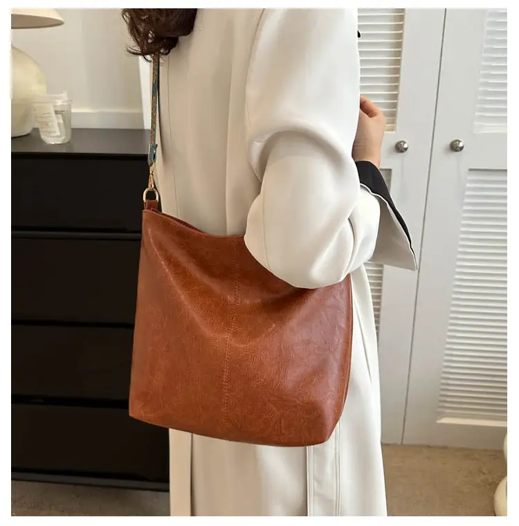 Vintage Brown Leather Shoulder Bag with Blue Patterned Strap — feature 13