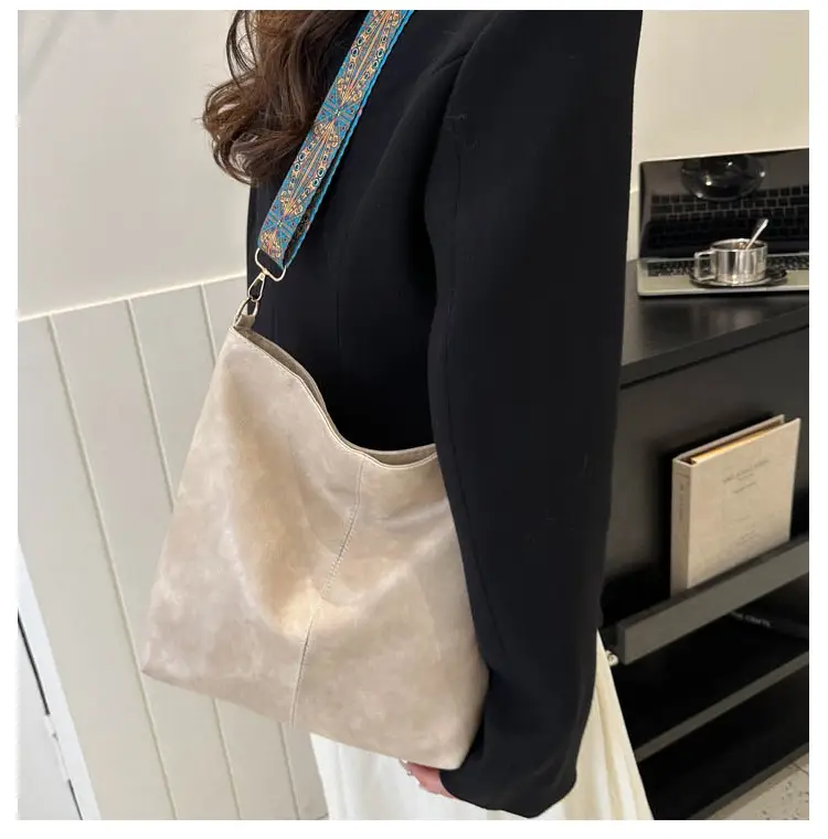 Vintage Brown Leather Shoulder Bag with Blue Patterned Strap — feature 8