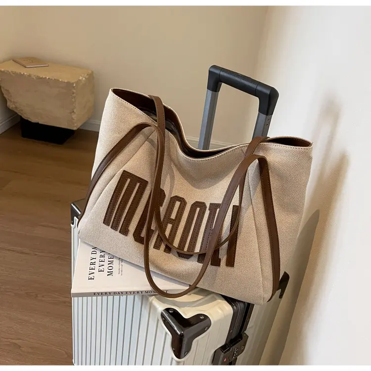 Women Large Capacity Tote Bag with "McCRAII" Print — feature 32