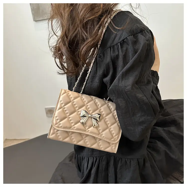 Pink Rhombic Chain Shoulder Bag for Women 2024 — feature 10
