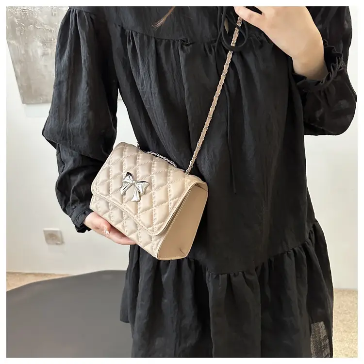 Pink Rhombic Chain Shoulder Bag for Women 2024 — feature 12