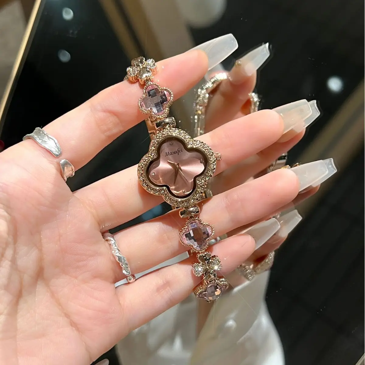 Women's Four Leaf Clover Rhinestone Watch Waterproof Quartz - Image 3