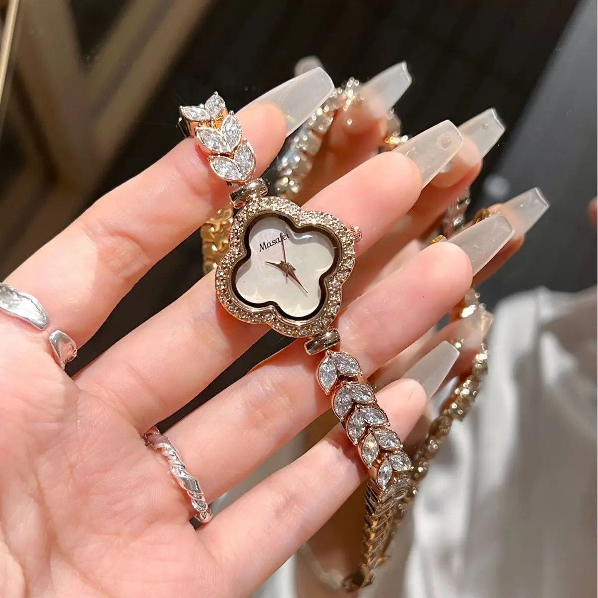Women's Four Leaf Clover Rhinestone Watch Waterproof Quartz - Image 4