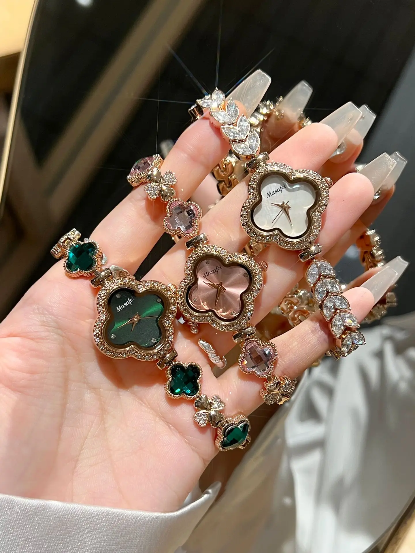 Women's Four Leaf Clover Rhinestone Watch Waterproof Quartz — feature 4