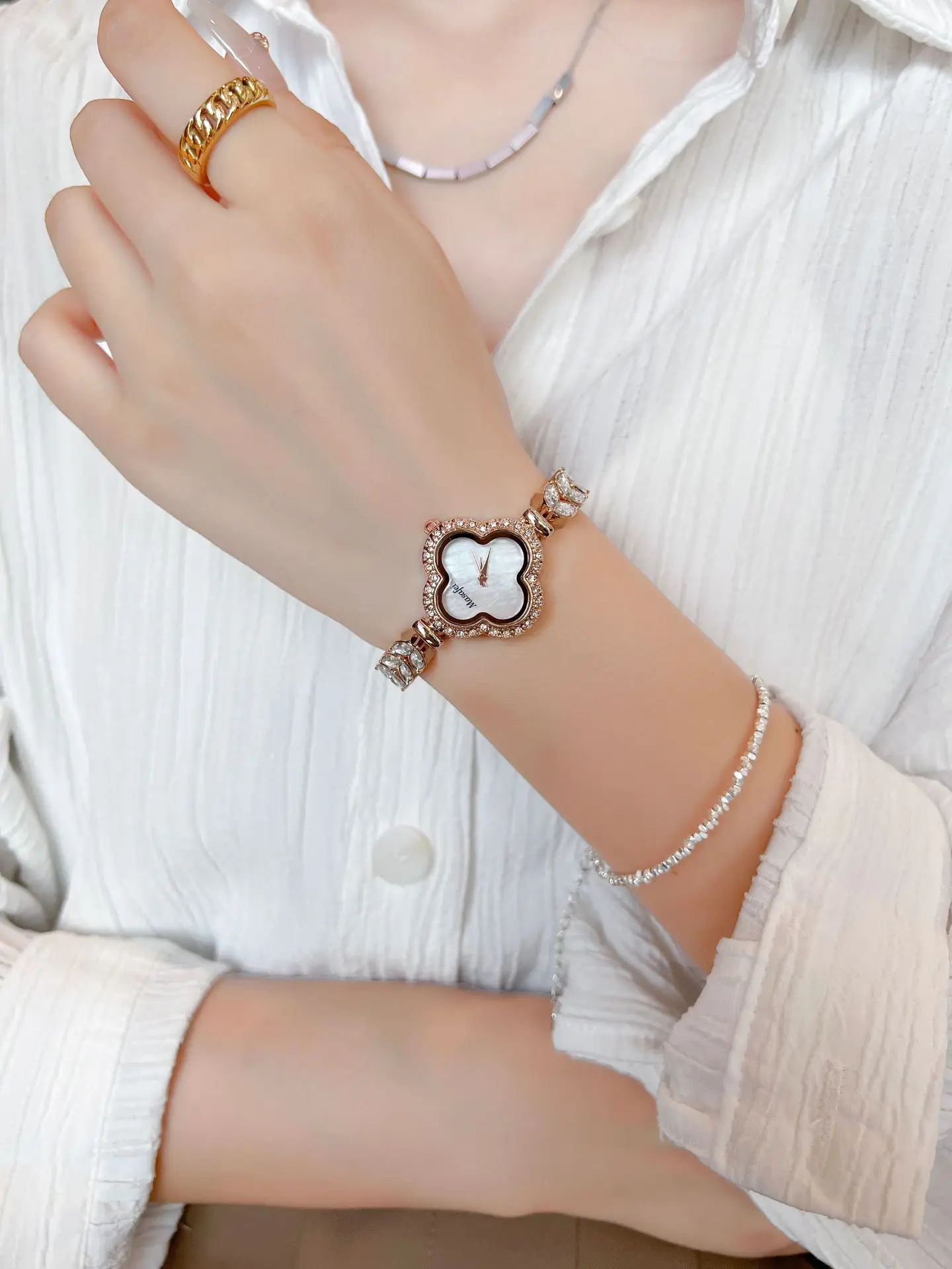 Women's Four Leaf Clover Rhinestone Watch Waterproof Quartz — feature 6
