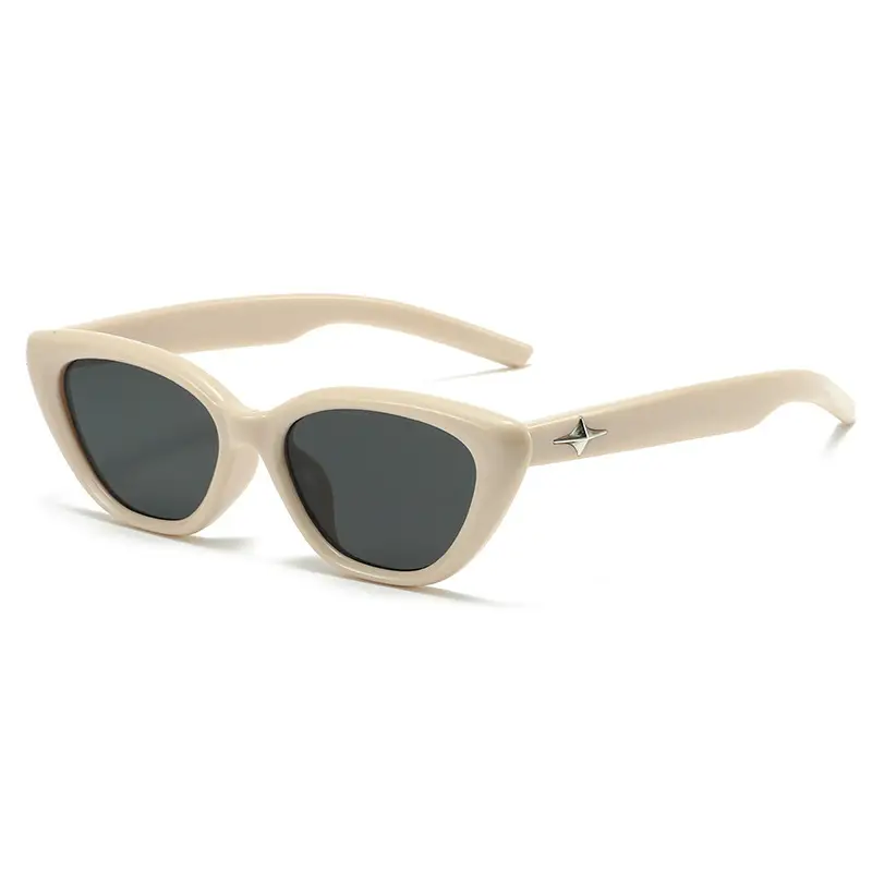 Retro Black Triangle Cat-Eye Sunglasses Women - Image 3