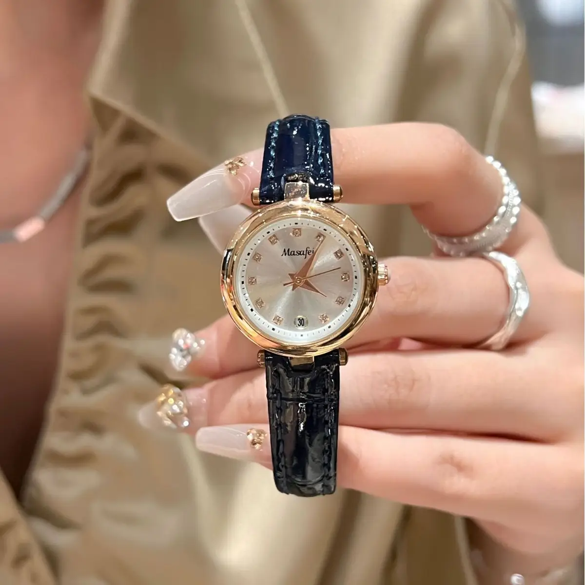 Women's Waterproof Quartz Watch 30m Luminous Gold Dial - Image 2