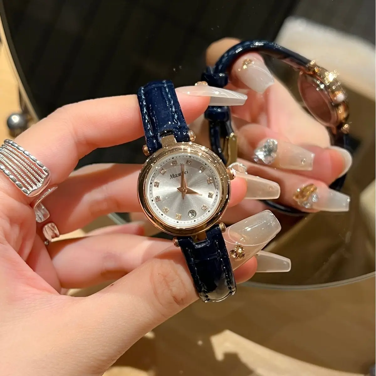 Women's Waterproof Quartz Watch 30m Luminous Gold Dial - Image 3