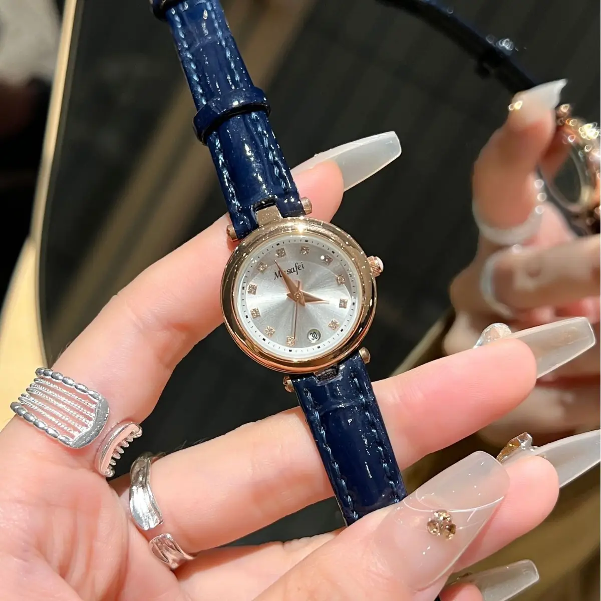 Women's Waterproof Quartz Watch 30m Luminous Gold Dial - Image 5