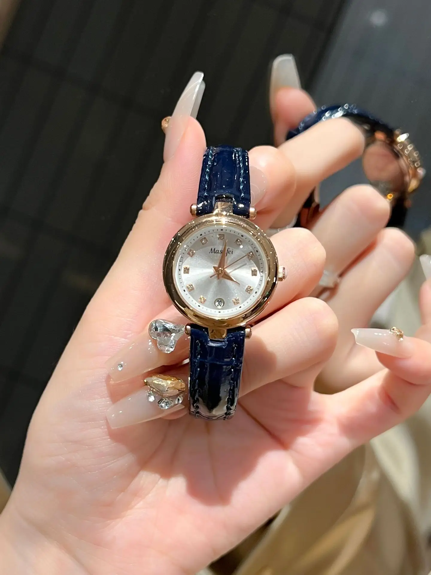 Women's Waterproof Quartz Watch 30m Luminous Gold Dial — feature 3