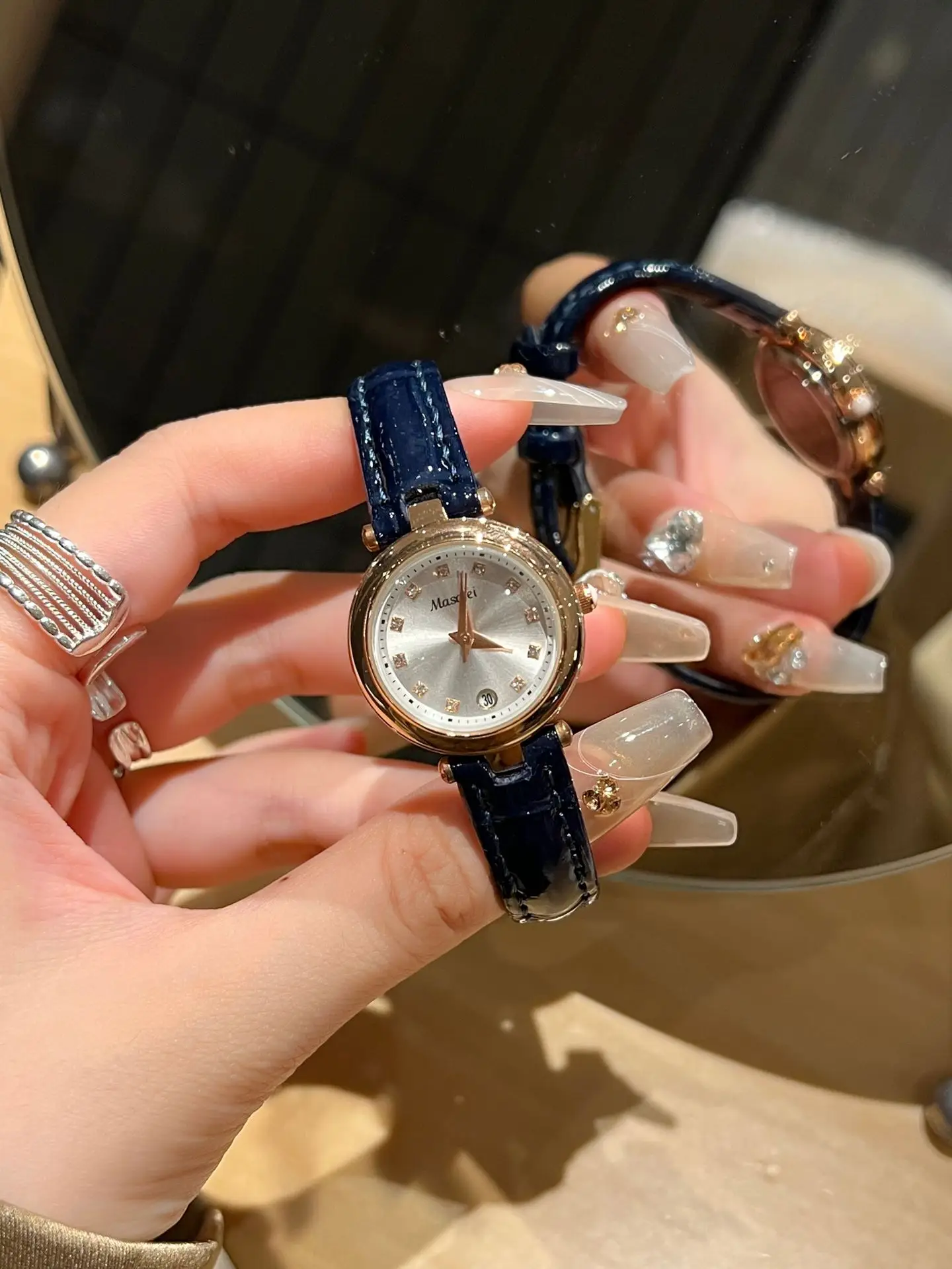 Women's Waterproof Quartz Watch 30m Luminous Gold Dial — feature 4