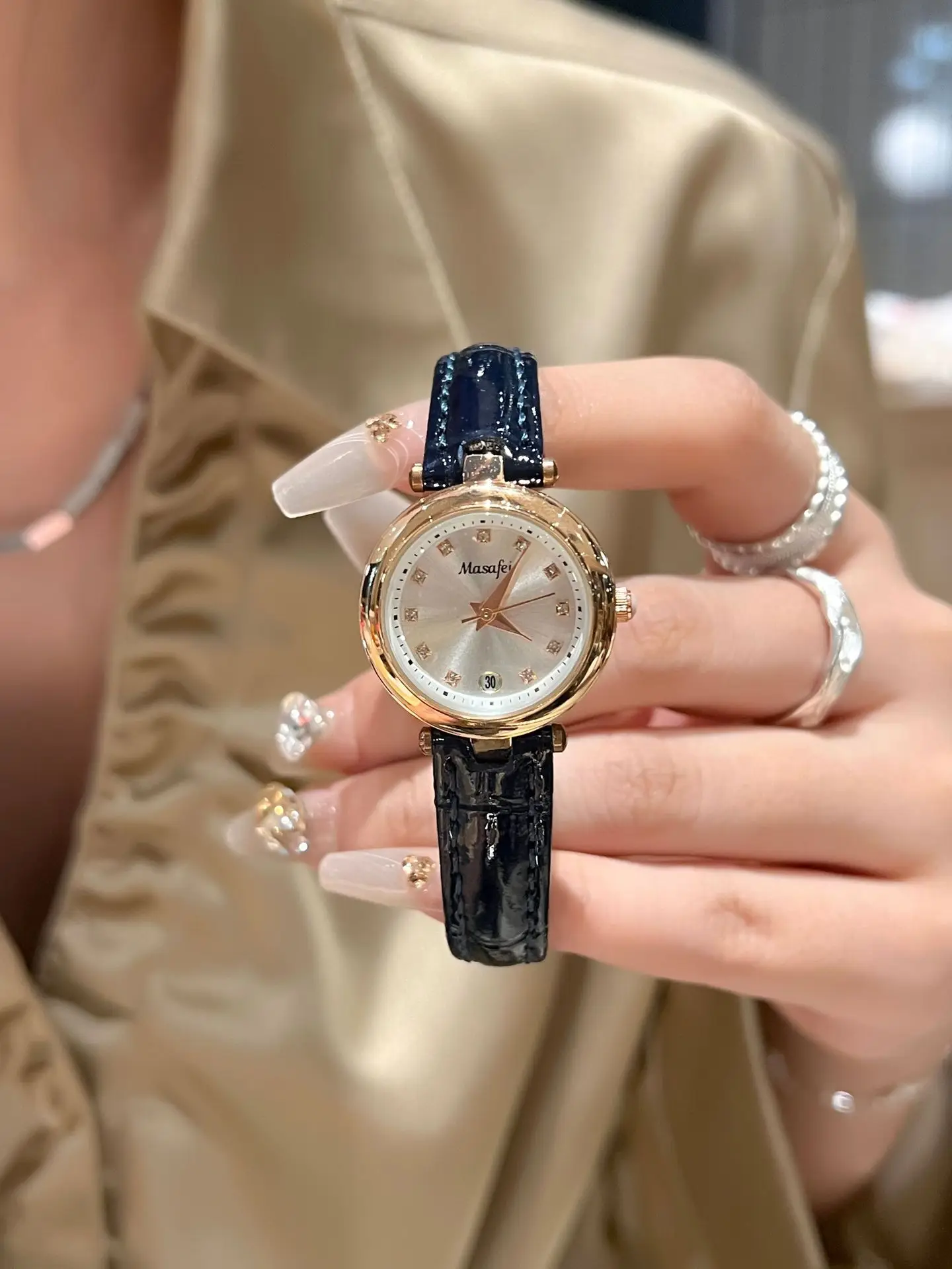 Women's Waterproof Quartz Watch 30m Luminous Gold Dial — feature 5