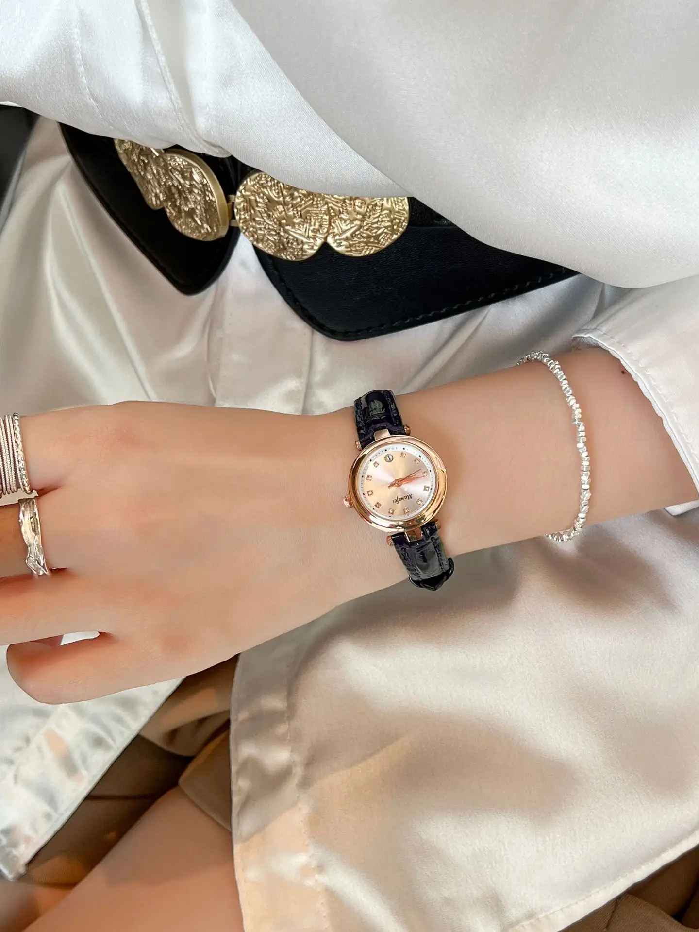 Women's Waterproof Quartz Watch 30m Luminous Gold Dial — feature 6