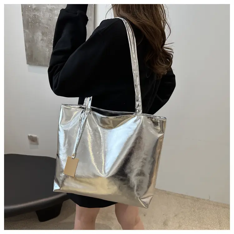 Gold Laser Shoulder Tote Bag Large Capacity 2024 — feature 10
