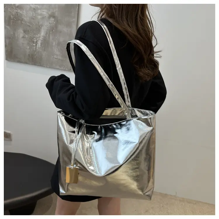 Gold Laser Shoulder Tote Bag Large Capacity 2024 — feature 11