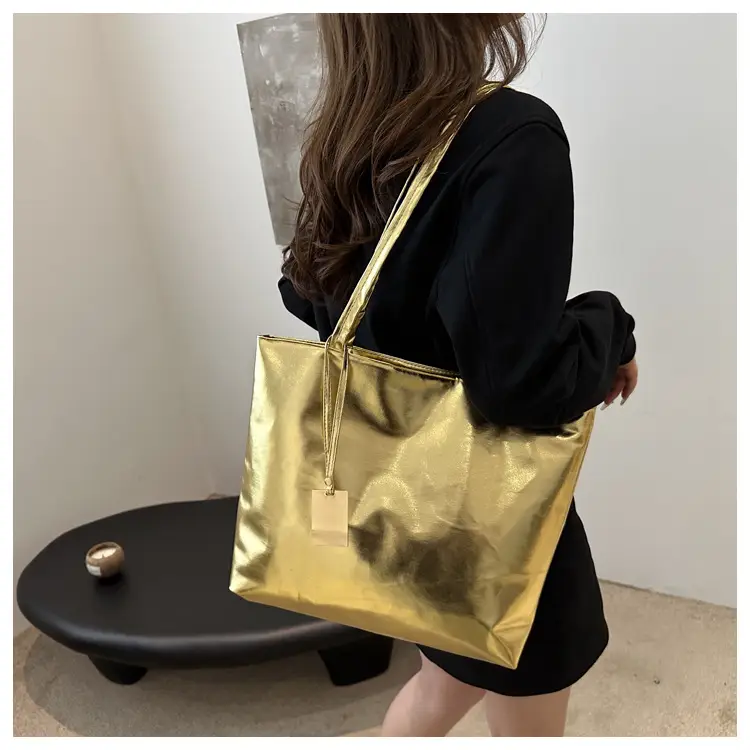 Gold Laser Shoulder Tote Bag Large Capacity 2024 — feature 12