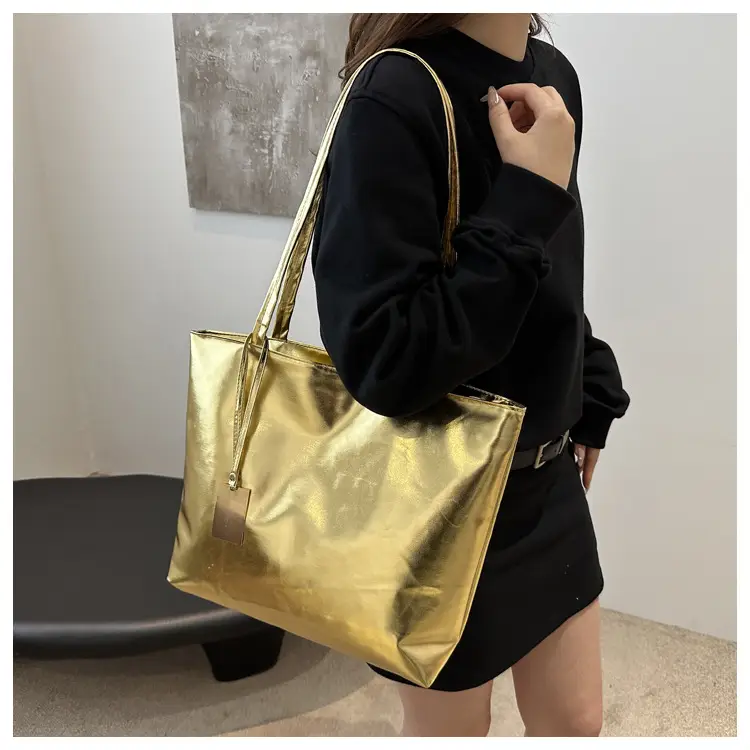 Gold Laser Shoulder Tote Bag Large Capacity 2024 — feature 13