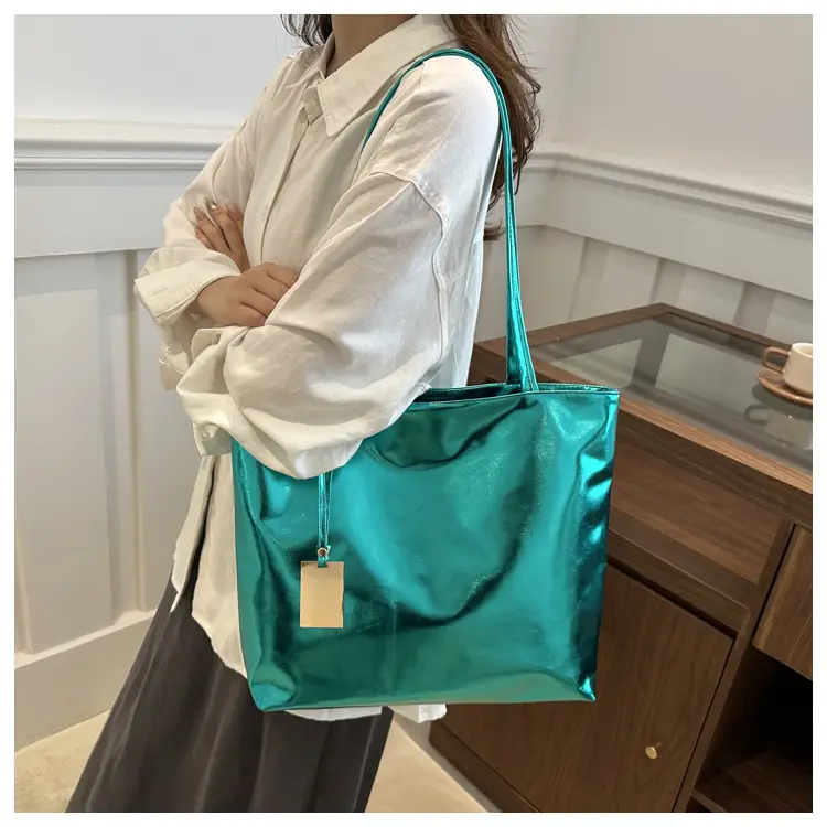 Gold Laser Shoulder Tote Bag Large Capacity 2024 — feature 15