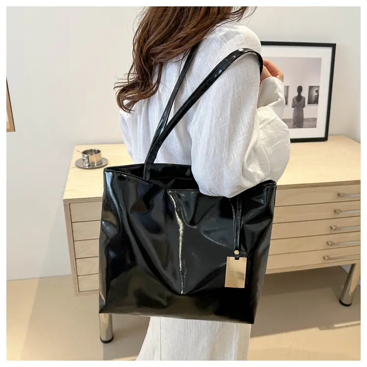 Gold Laser Shoulder Tote Bag Large Capacity 2024 — feature 16