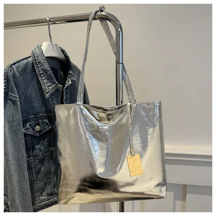Gold Laser Shoulder Tote Bag Large Capacity 2024 — feature 18