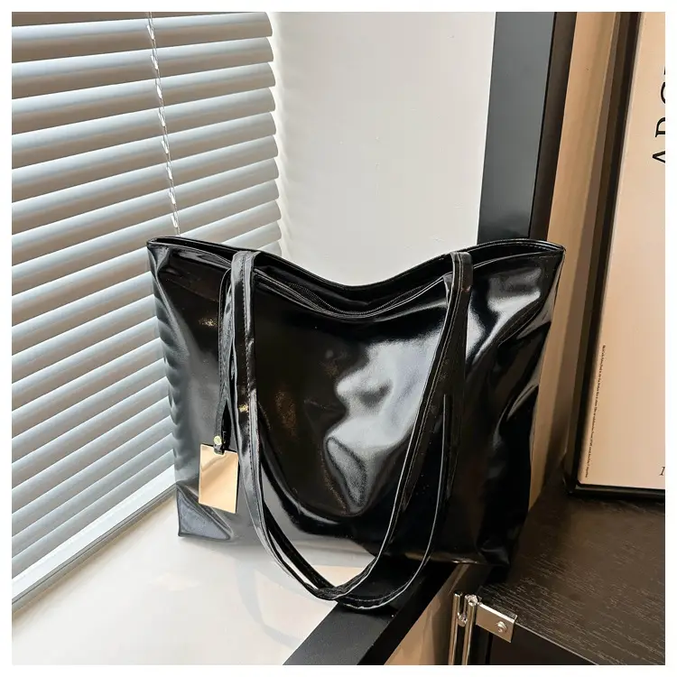 Gold Laser Shoulder Tote Bag Large Capacity 2024 — feature 25